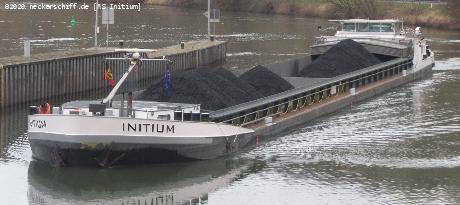 Bild: GMS Initium fährt in die Neckarschleuse Besigheim ein.